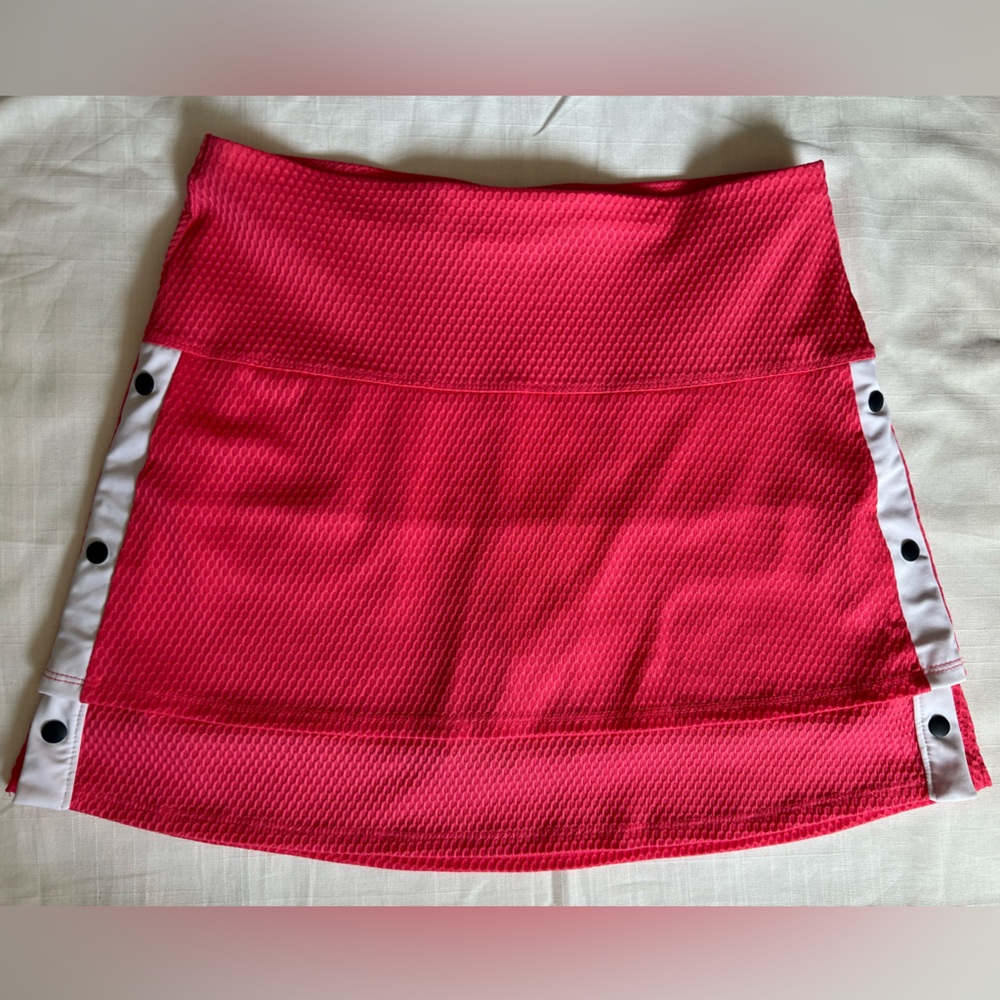 Lucky in Love Women's Coral Techno Long Snap To It Skort Size Medium EUC